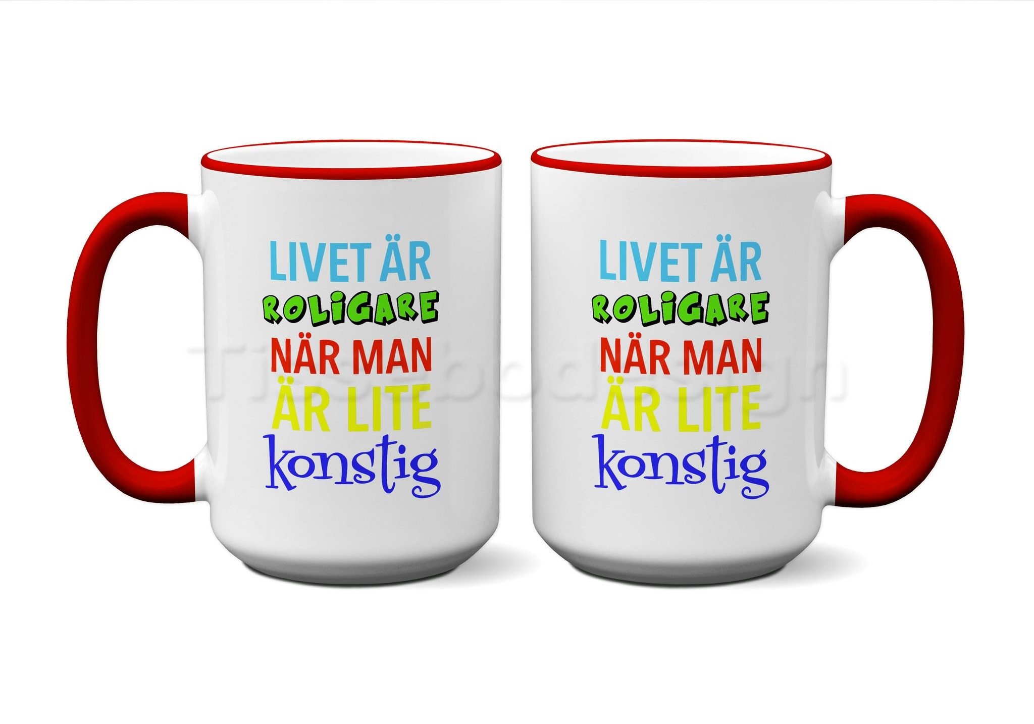 En vit 450 ml mugg med röd kant och rött handtag, tryckt med texten Livet är roligare när man är lite konstig, tryckt på bägge sidor av muggen