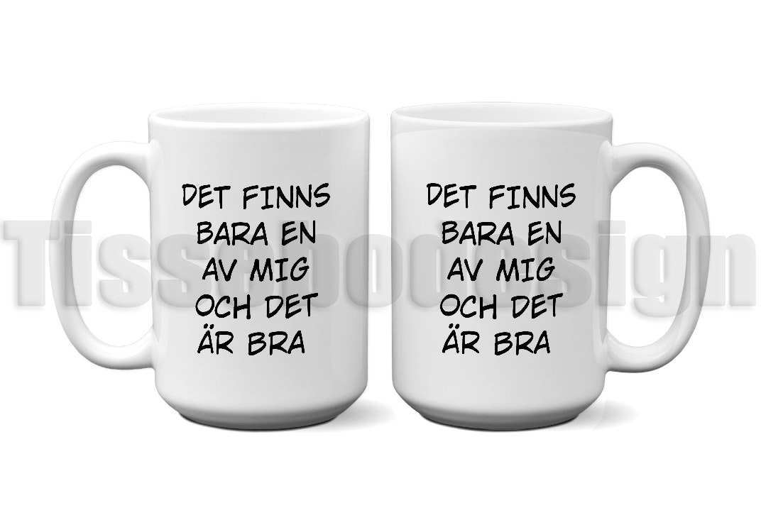 Vit keramikmugg med tryck av texten Det finns bara en av mig och det är bra på båda sidor. Muggen har svart färgad kant och handtag. Rymmer 450 ml.