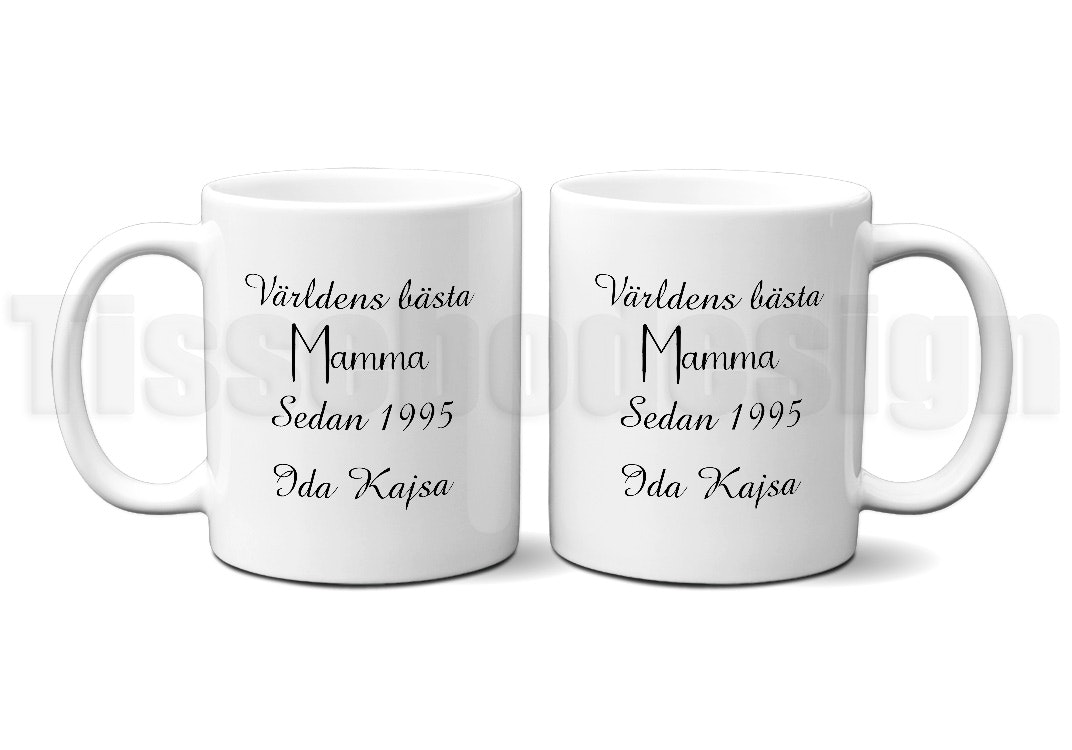 Vit mugg med svart text i kursiv och stilren stil – budskapet Världens bästa mamma sedan - 330 ml