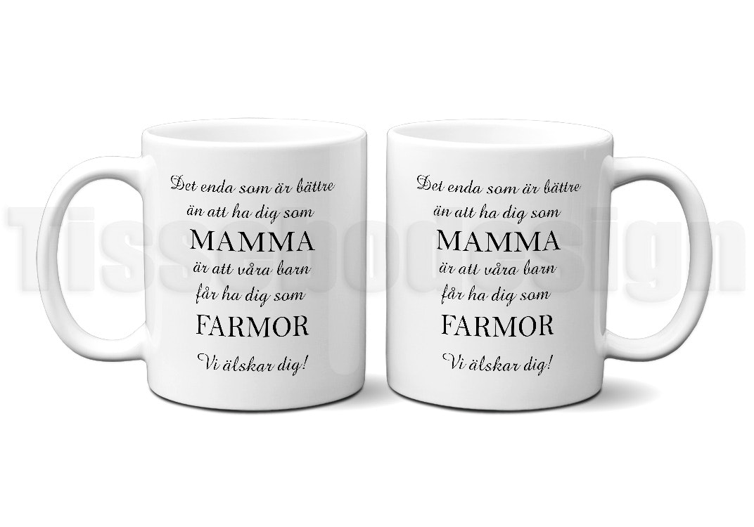 En vit mugg med texten, Det enda som är bättre än att ha dig som Mamma är att våra barn får ha dig som Farmor, Vi älsakr dig! - 330 ml