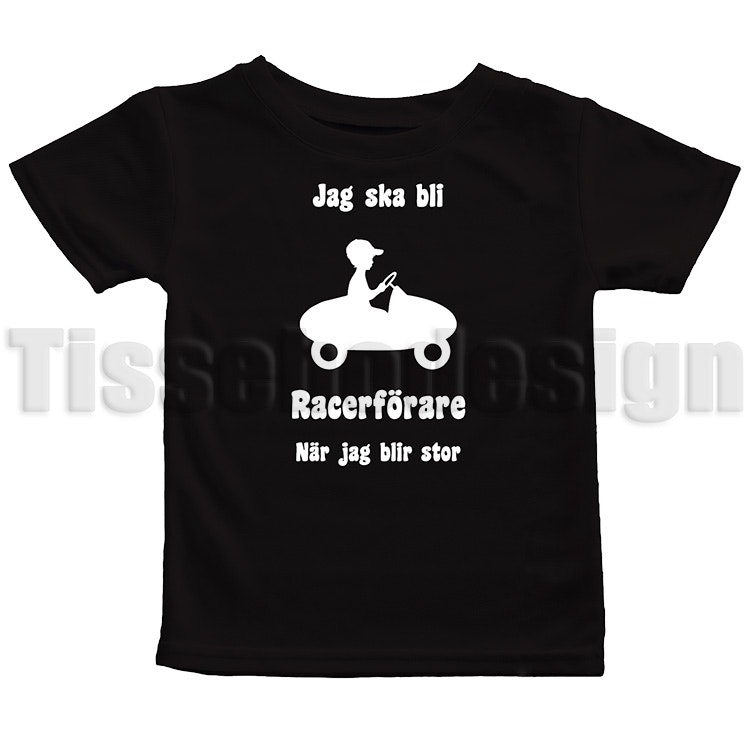Barn T-shirt pojke i 100% bomull med texten Jag Ska Bli Racerförare När Jag Blir Stor, rund halsringning, finns i vit och svart samt storlekar 90–160. Märke: Lager 157.