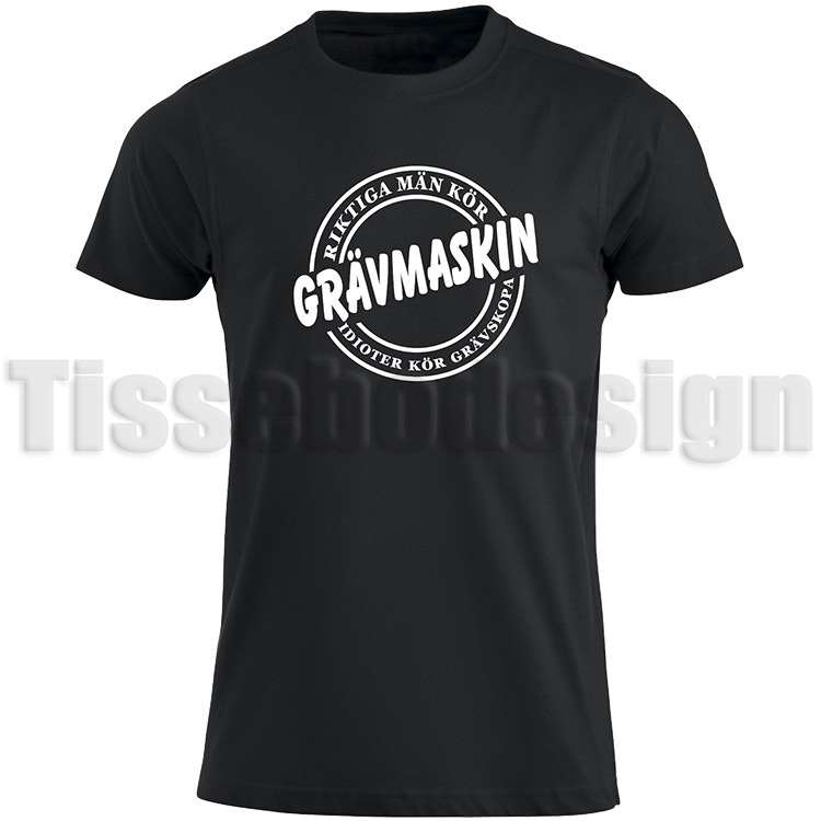 Svart t-shirt med texten riktiga män kör grävmaskin, idioter kör grävskopa