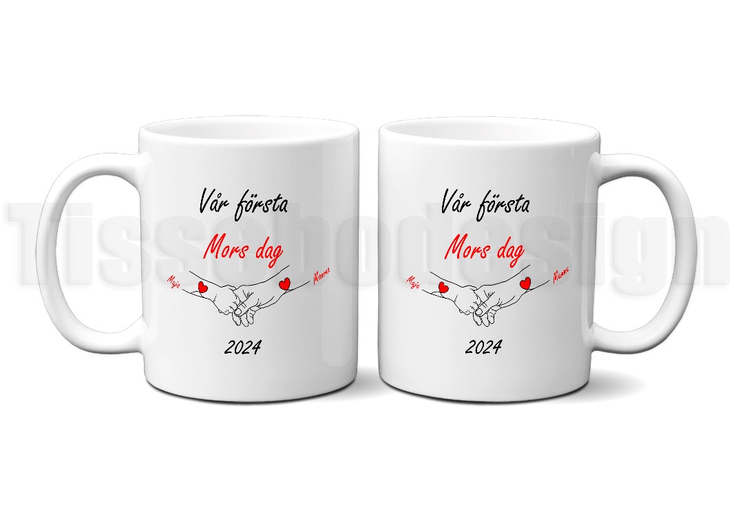 Helt vit mugg med motivet Vår första Mors dag 2024, händer, hjärtan och namn - 330 ml