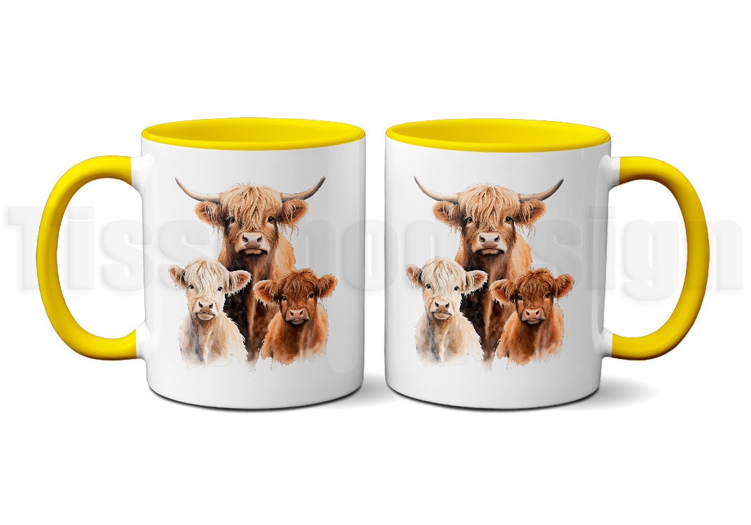 Mugg Highland Cow med gult handtag och hel gul inuti muggen, med trycket Highland Cow