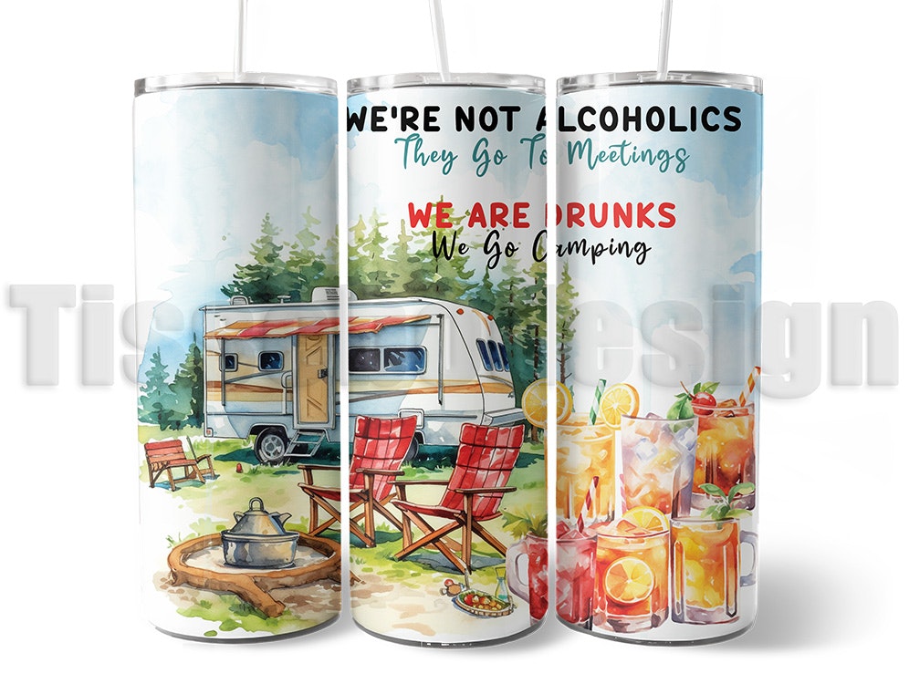 Vit tumbler - termomugg Med Tryck med texten We're Not Alcoholics, We Go Camping, illustrerad med husvagn och campingstolar, isolerad för varma och kalla drycker, med sugrör och rengöringsborste.