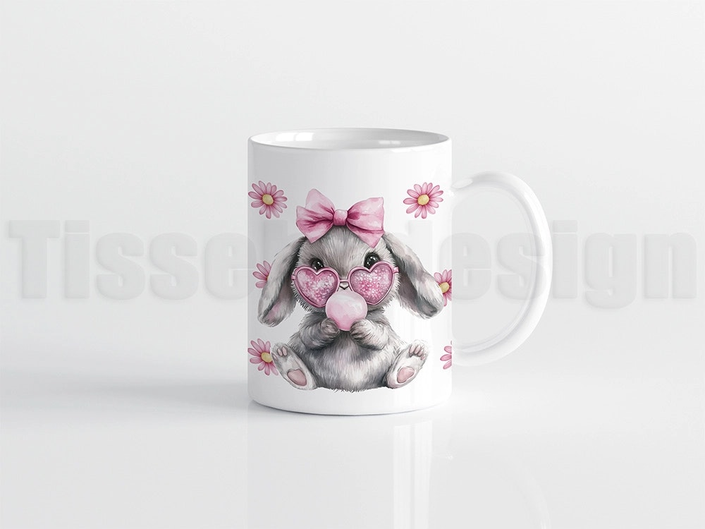 Vit påskmugg 330 ml med tecknad kanin i rosa hjärtformade glasögon, rosa rosett och små blommor