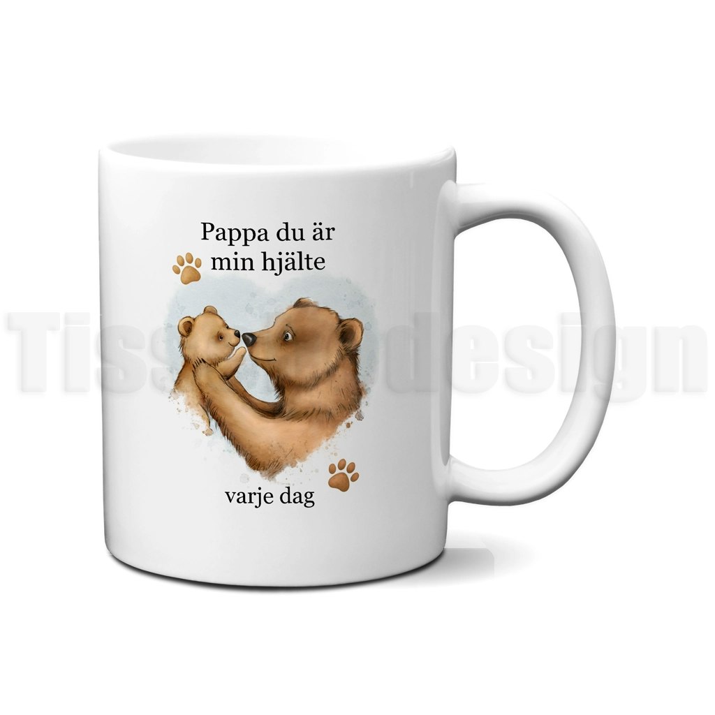 Mugg med motivet Pappa du är min hjälte varje dag och två björnar i hjärtformad omfamning