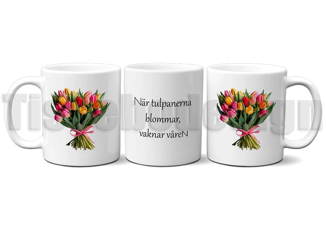 Vit keramikmugg med tryck av färgstarka tulpaner och texten "När tulpanerna blommar, vaknar våren." Tryck på båda sidor, 330 ml.