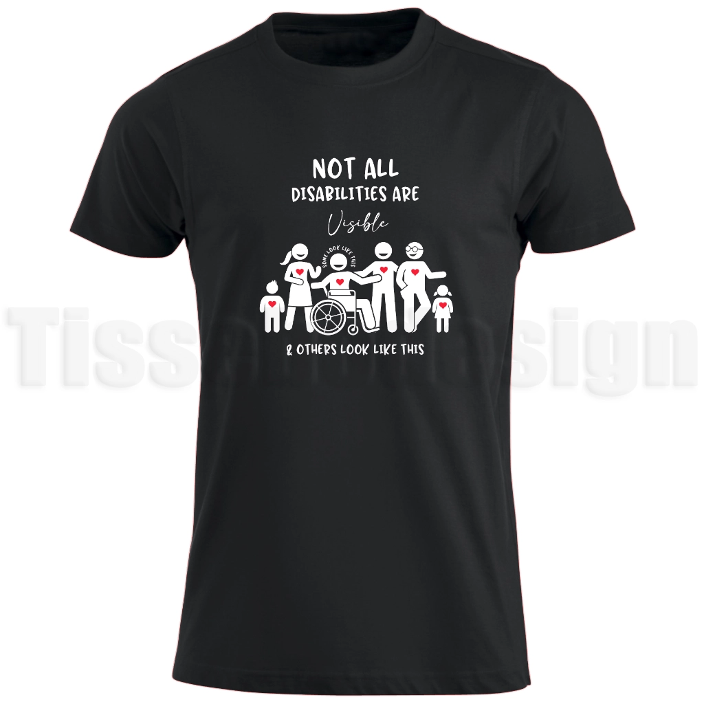 T-shirt med texten Not all disabilities are visible och figurer med hjärtan – budskap om synliggörande och respekt