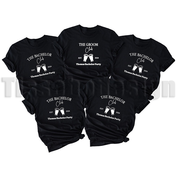 Bilden visar 5 st Svarta T-shirt med trycket Bachelor Club där man kan välja Tröja en tröja för brudgummen med trycket The Gromme eller en svart T-shirt för bestman med trycket Bachelor Club