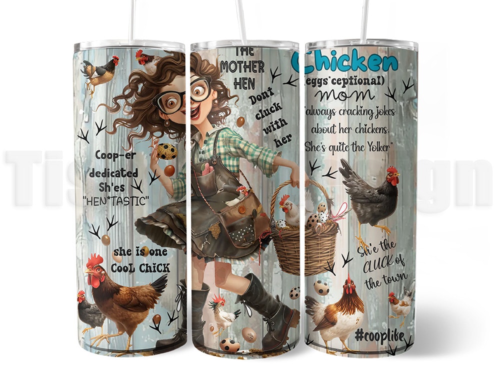 Vit 20 oz (ca 600 ml) tumbler med humoristiskt motiv av höns, ägg och en kvinna i bondstil. Text som “Hen-tastic” och “Cool Chick”. För hönsälskare med humor.