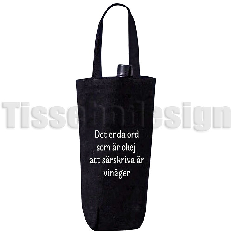 Svart vinpåse i bomull med texten Det enda ord som är okej att särskriva är vinäger.