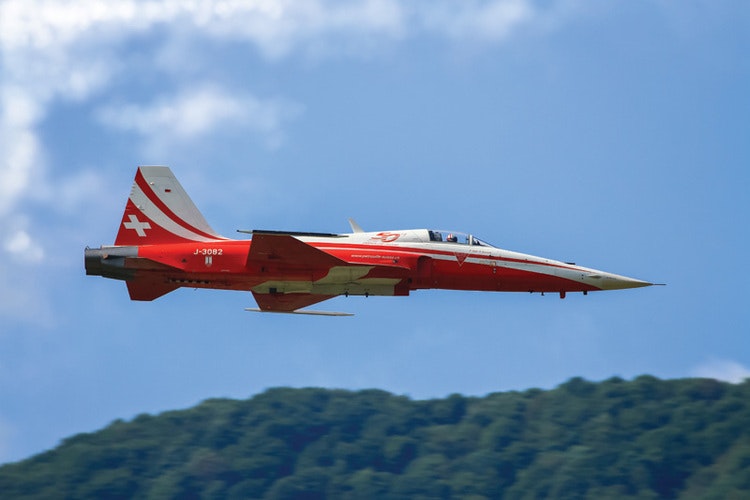 Italeri Model F-5E TIGER ll PATROUILLE SUISSE