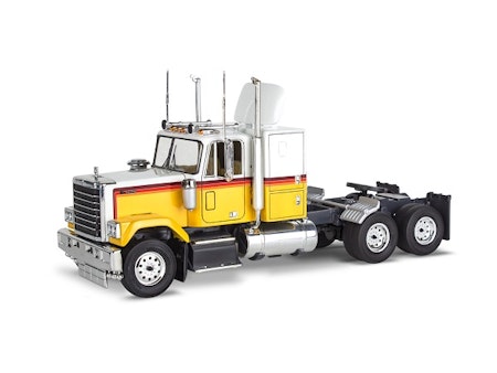 Revell Model Chevy Bison Semi Truck