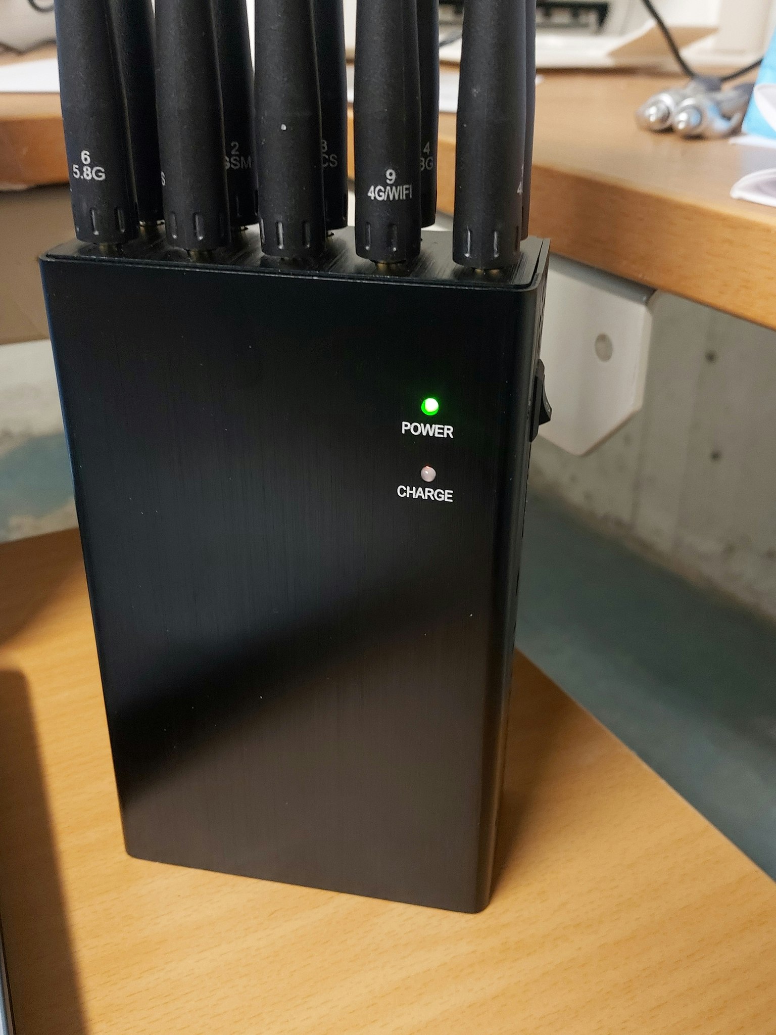 10 kanaler   jammer gsm,3G,4G,5G,wifi ,Gps ,trådlös kamera