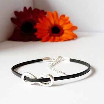 Armband läder med infinity