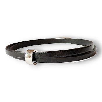 Svart läderarmband med hjärta