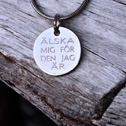 Gravaverat halsband Älska mig