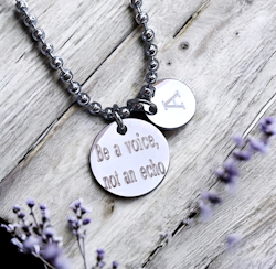 Graverat halsband Be a voice not an echo