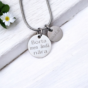 Personligt graverat halsband " Borta men ändå nära"