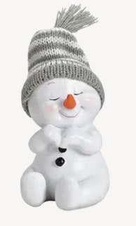 Snögubbe med stickad grå/vit mössa