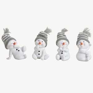 Snögubbe med stickad grå/vit mössa