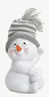 Snögubbe med stickad grå/vit mössa