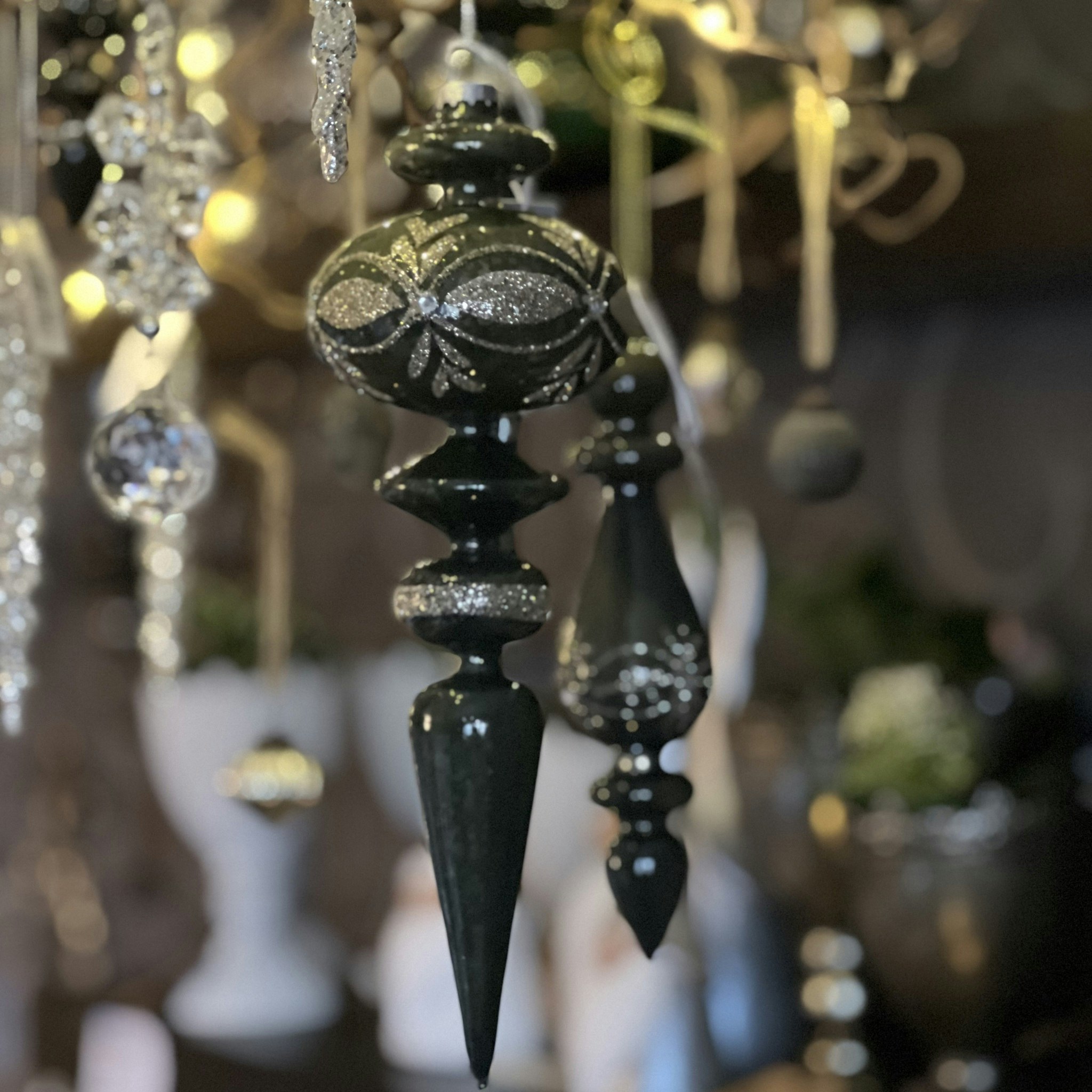 Ornament i glas m. glimmer