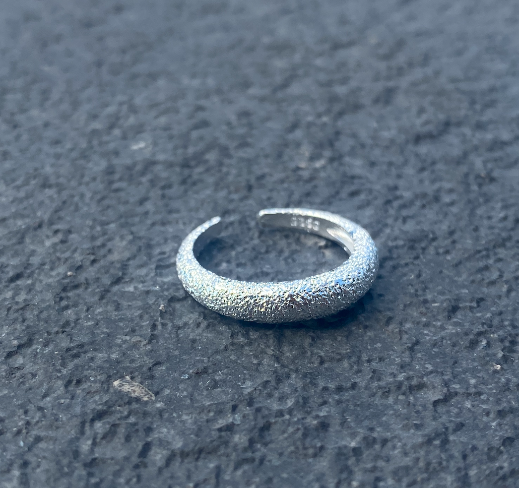 Shiny glitter ring