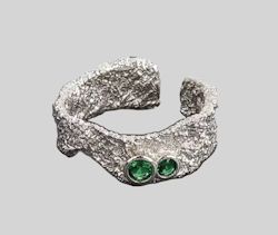 Two-eyed ring