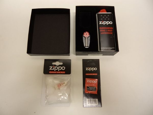 Presentförpackning ZIPPO + tillbehör