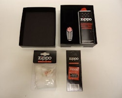 Presentförpackning ZIPPO + tillbehör