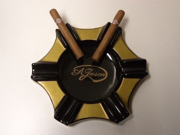 Cigarraskkopp / Askfat för 6 cigarrer + tillbehör