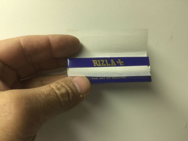 Rizla Mörkblå Mini cigarettpapper (10 förpackningar)