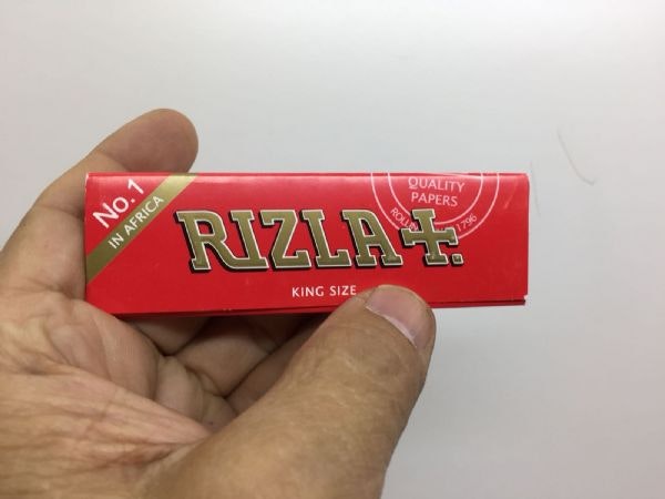 Rizla Röd Kingsize Slim rullpapper (9 förpackningar)