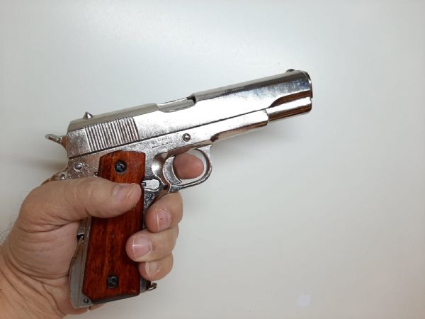 Colt M1911A1 Semi-automatic Pistol Replika