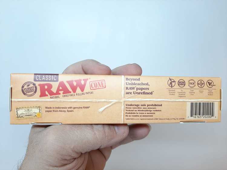 RAW Loader + 32 cones papper (cigarettpapper)