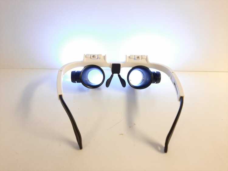 Förstoringsglasögon (8x + 23x) med LED (Klockverktyg)