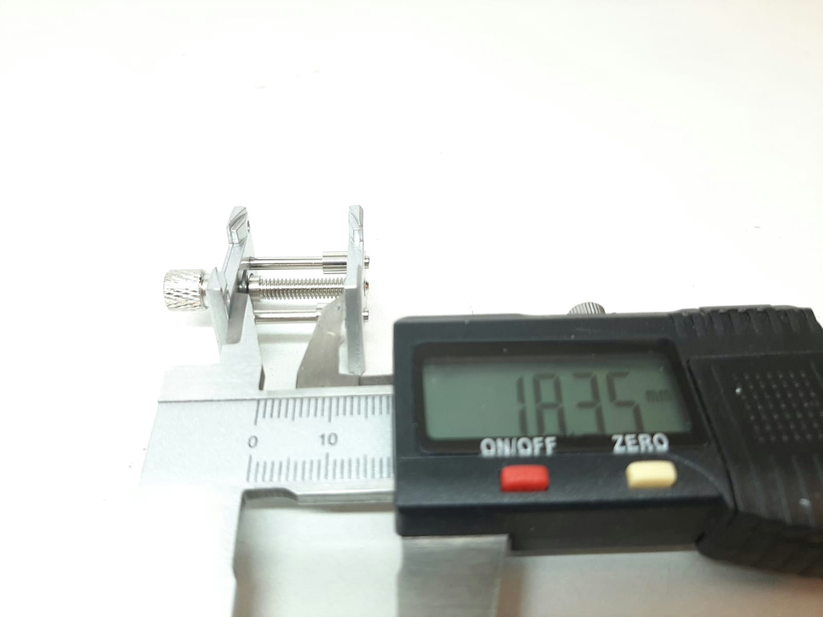2st skruvstäd/klockhållare i metall (Klocka/urmakeri verktyg)