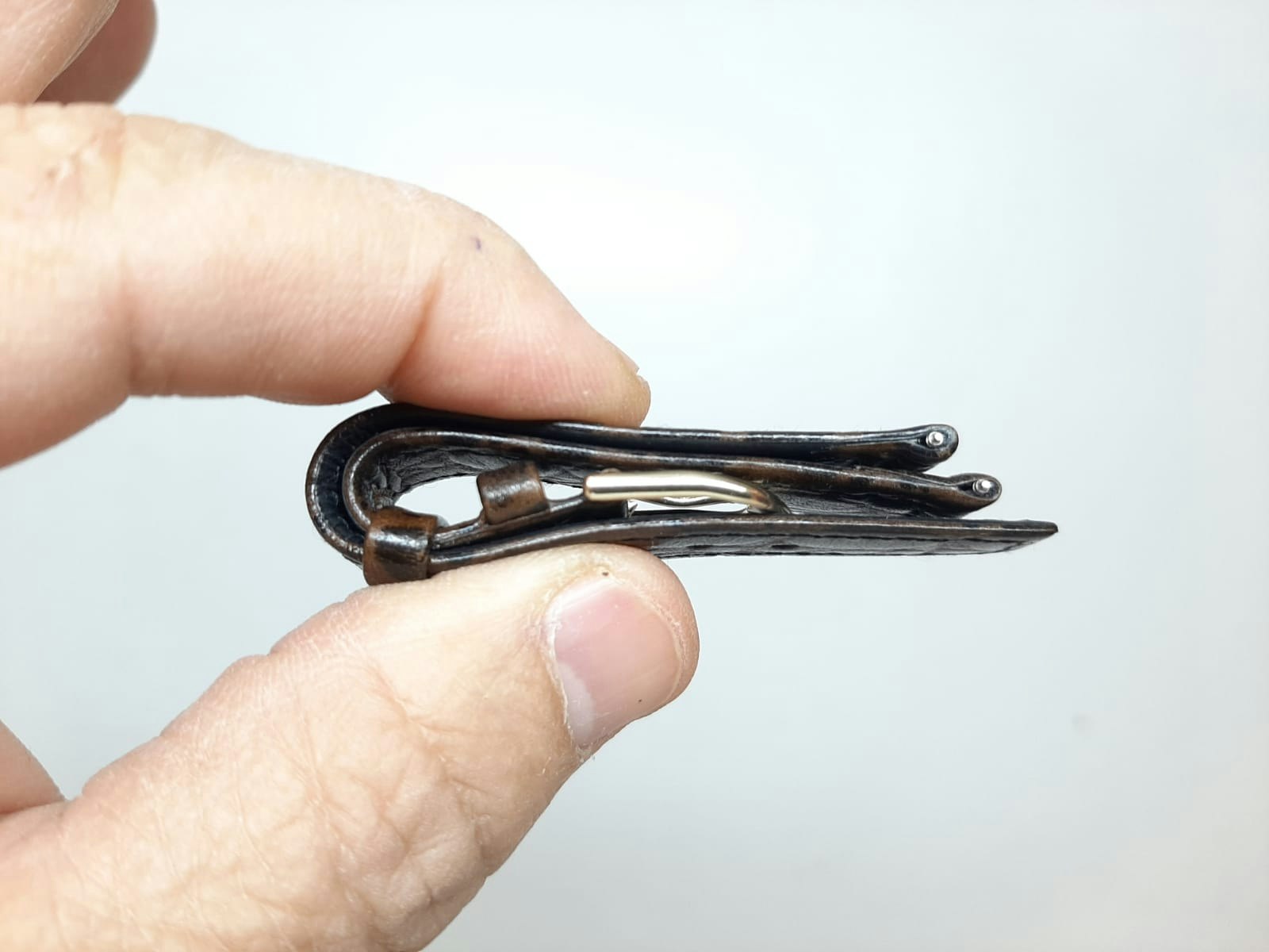 Armband MÖRKBRUN KALVSKINN (20 mm)
