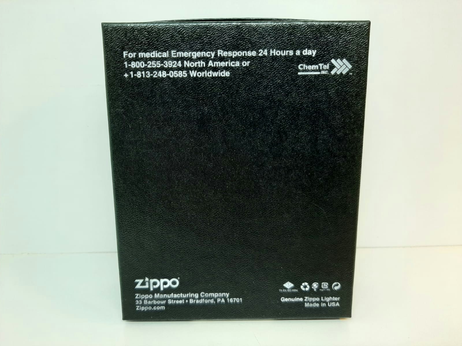 Presentförpackning ZIPPO + tillbehör