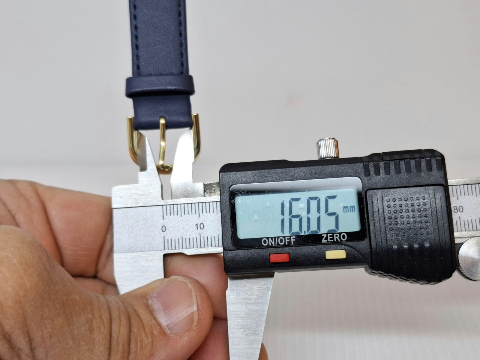 Armband MARINBLÅ KALVSKINN (18 mm)