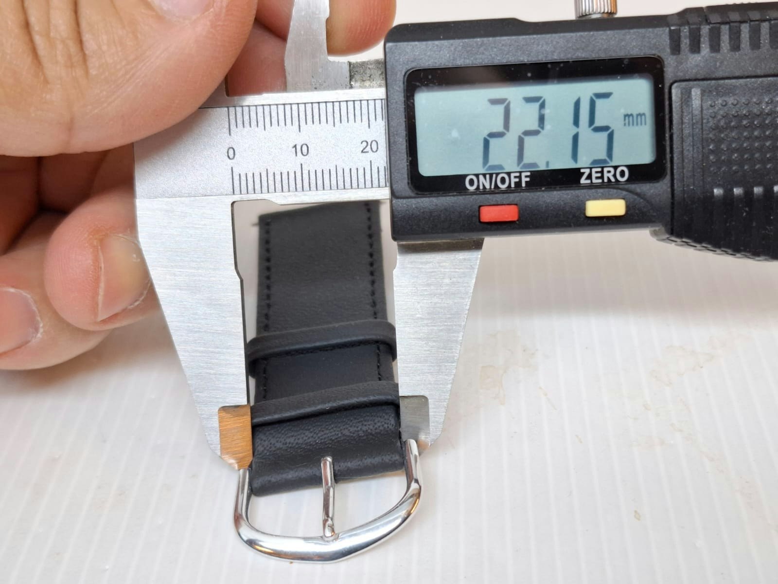 Armband SVART KALVSKINN (24 mm)