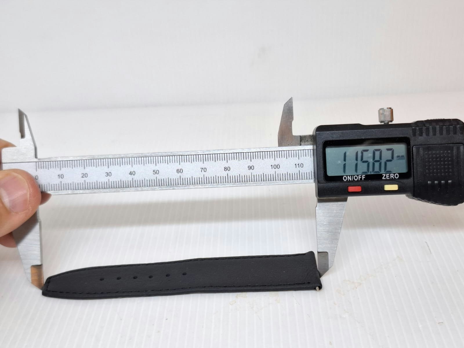 Armband SVART KALVSKINN (24 mm)