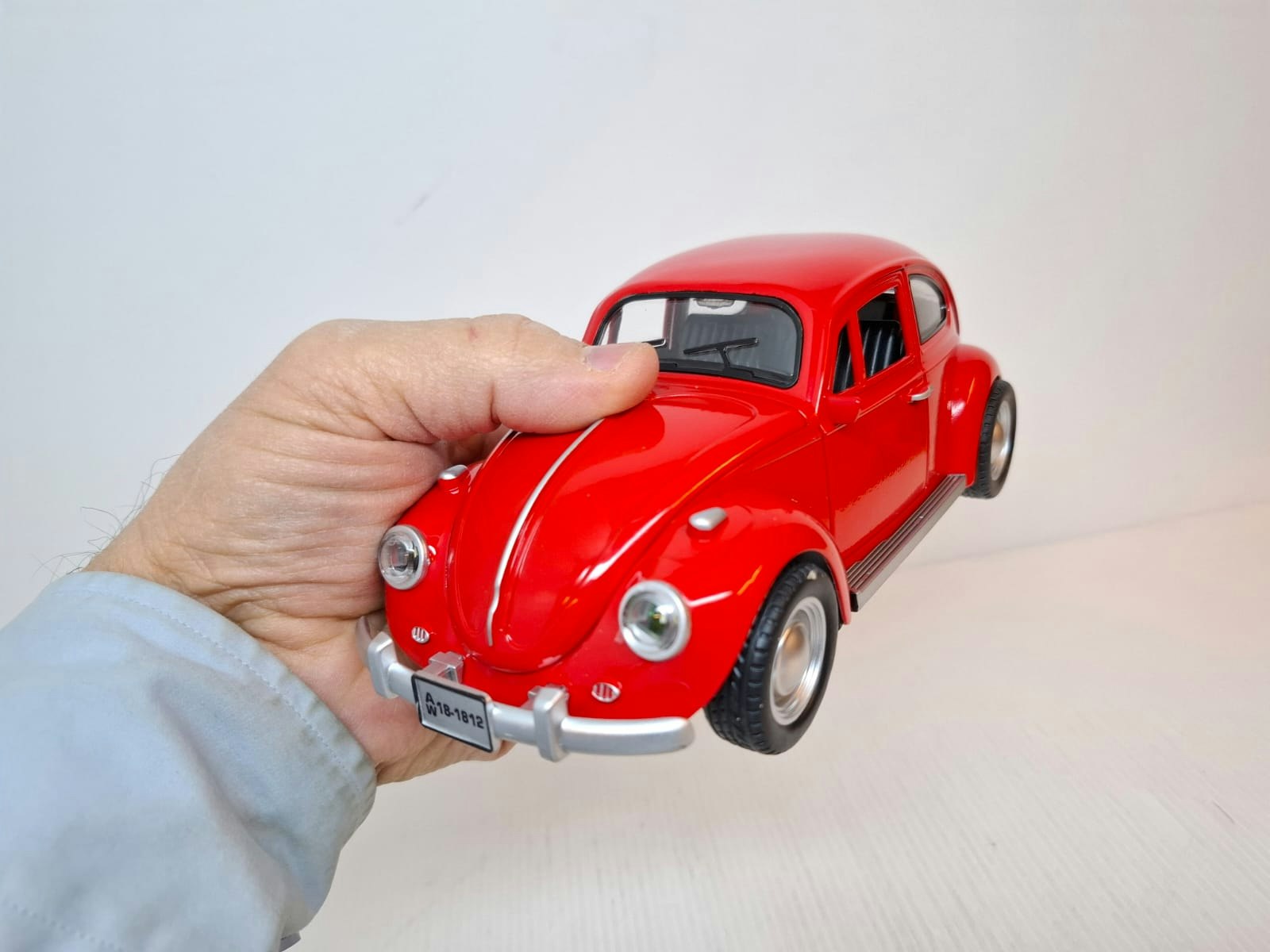Modellbil Volkswagen Beetle (VW) - Skala 1:18