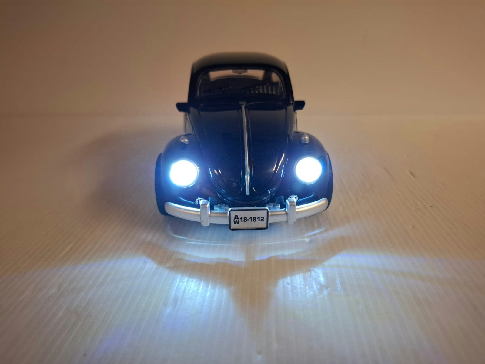 Modellbil Volkswagen Beetle (VW) - Skala 1:18