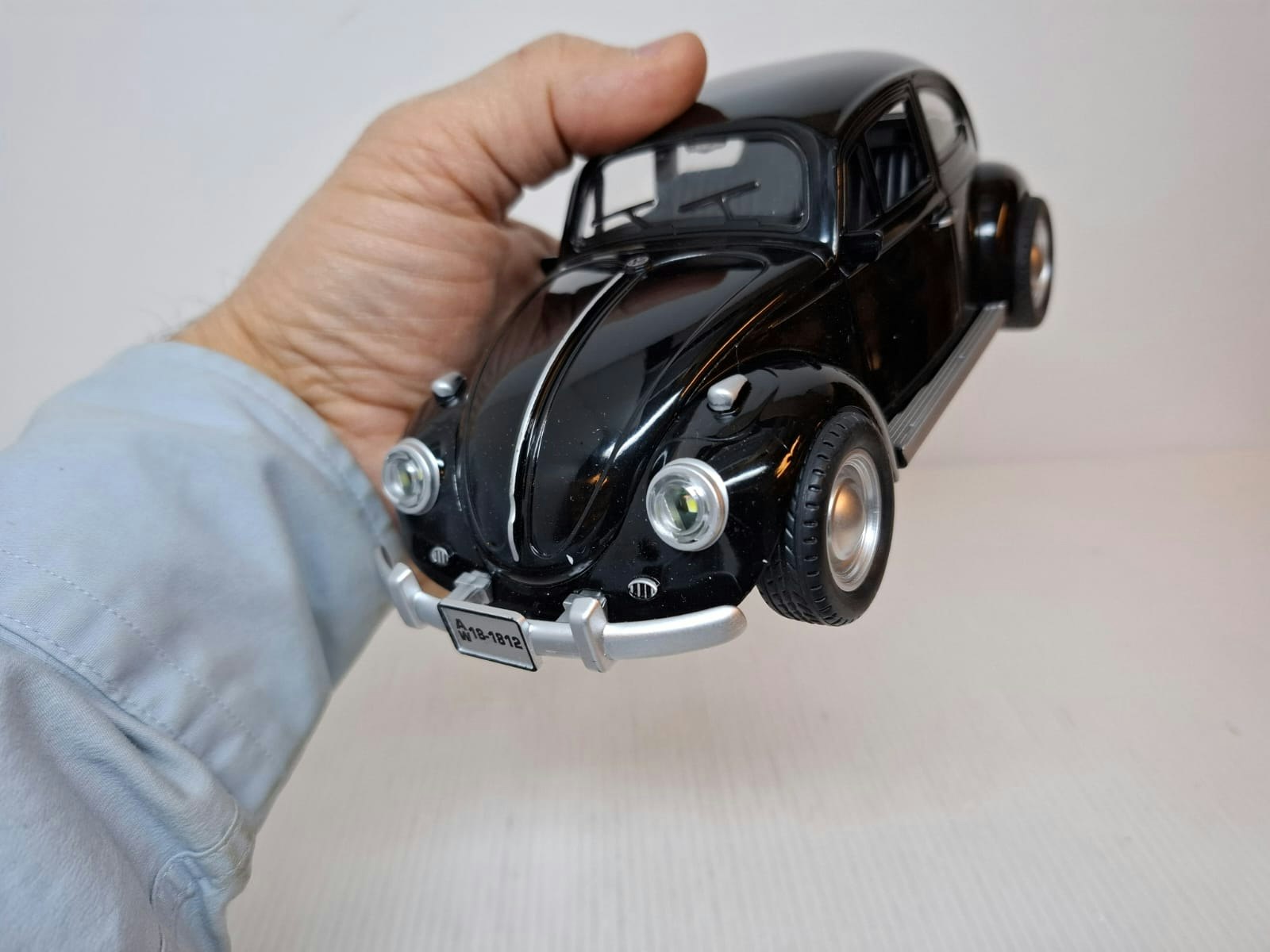 Modellbil Volkswagen Beetle (VW) - Skala 1:18
