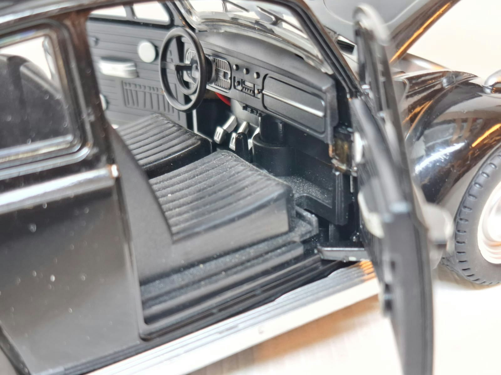 Modellbil Volkswagen Beetle (VW) - Skala 1:18