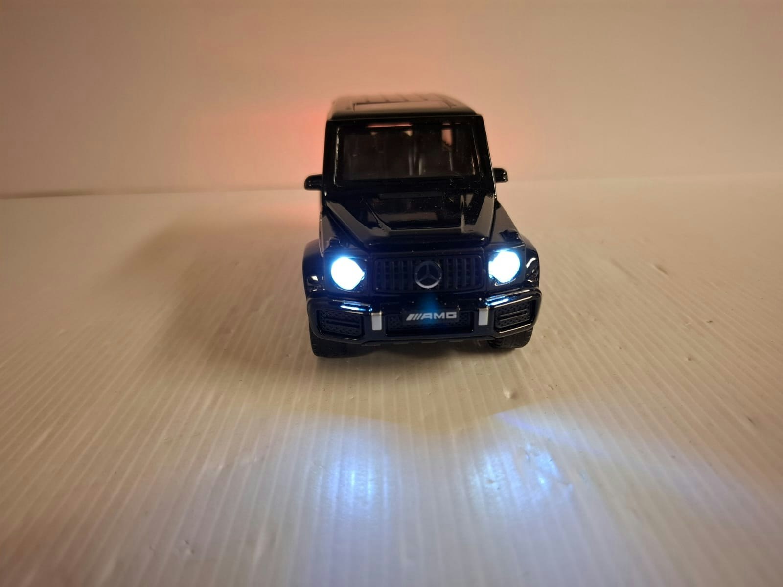 Modellbil + Husvagn (Skala 1:32) Diecast