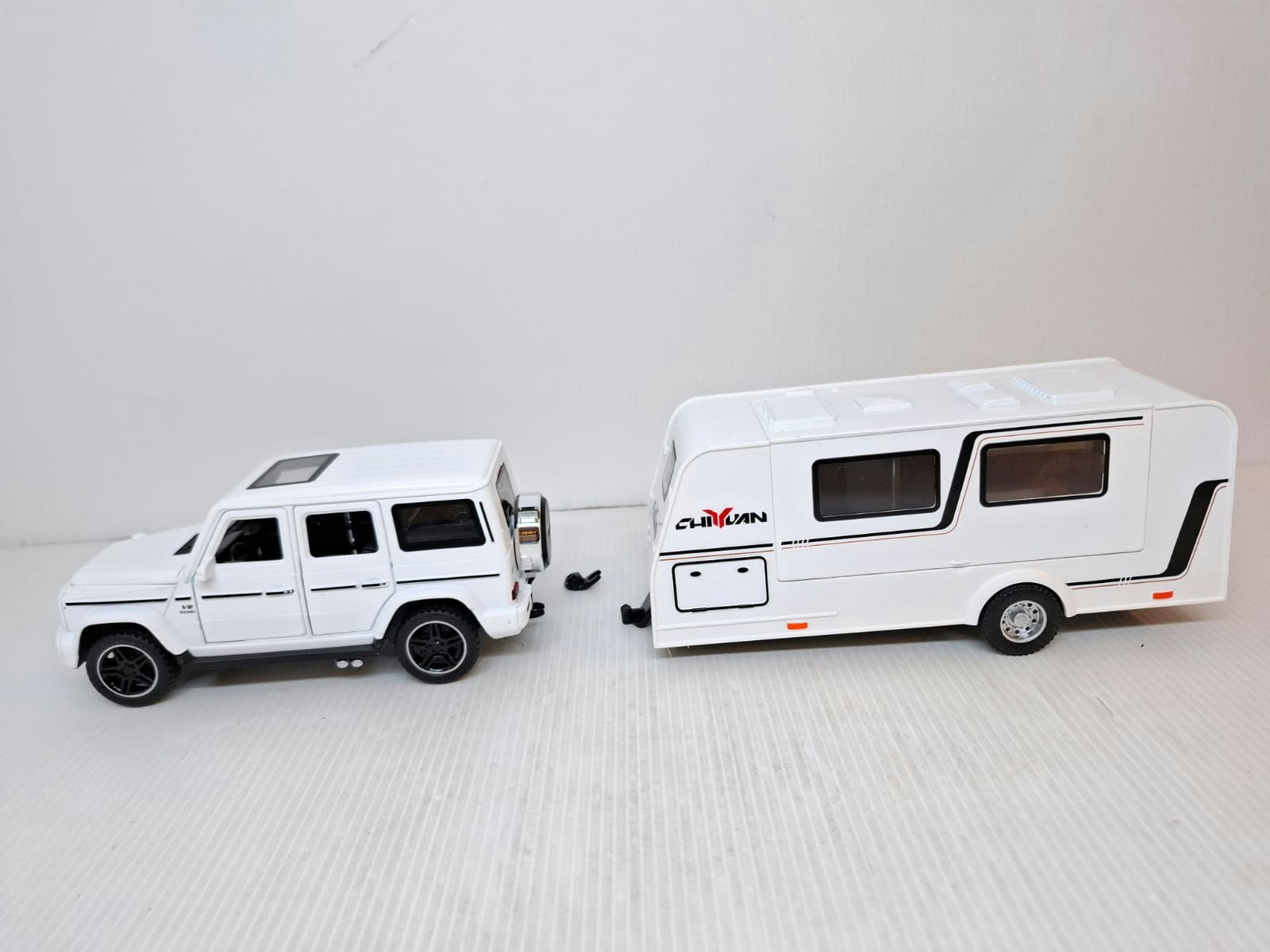 Modellbil + Husvagn (Skala 1:32) Diecast
